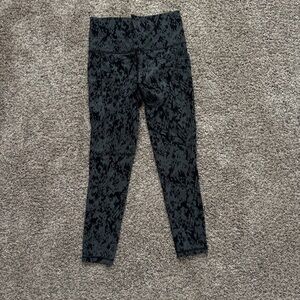 Athleta leggings snakeskin pattern with pockets. Size S
